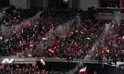مردم سنگ تمام گذاشتند/ سیل میلیونی عزاداران برای اقامه نماز بر پیکر رهبر شهید و خانواده ایشان 