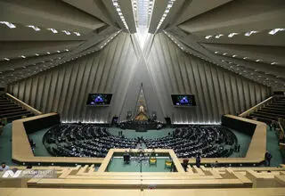 جای متفاوت جمیله علم‌الهدی در مجلس/ قاب ۳ نفره از قالیباف، پزشکیان و عارف