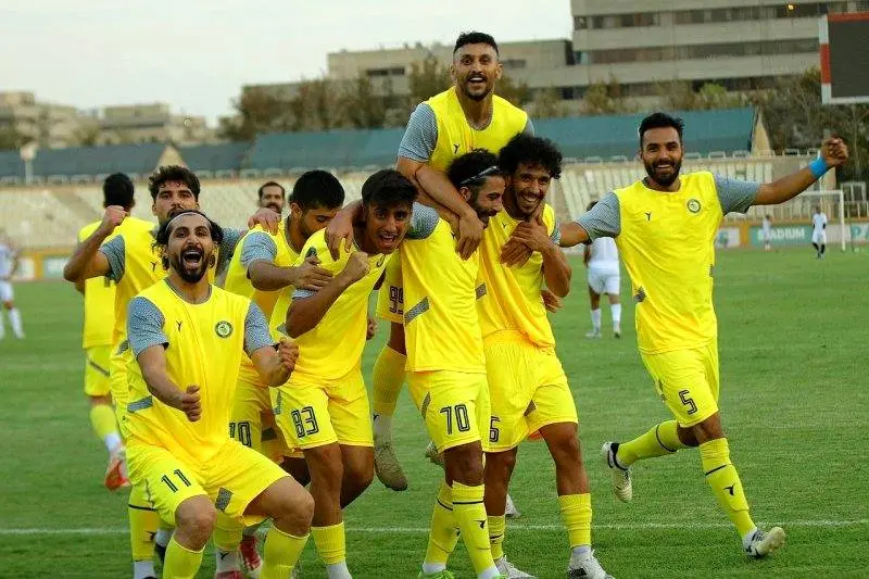 اولین اعتصاب فصل فوتبال ایران!+عکس