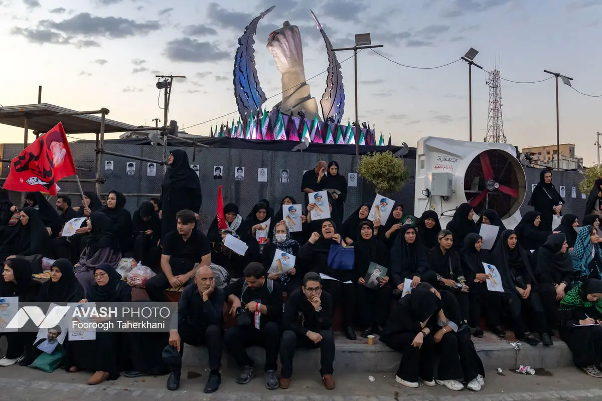 مراسم تشییع پیکر مطهر رهبر شهید انقلاب در تهران - ۴