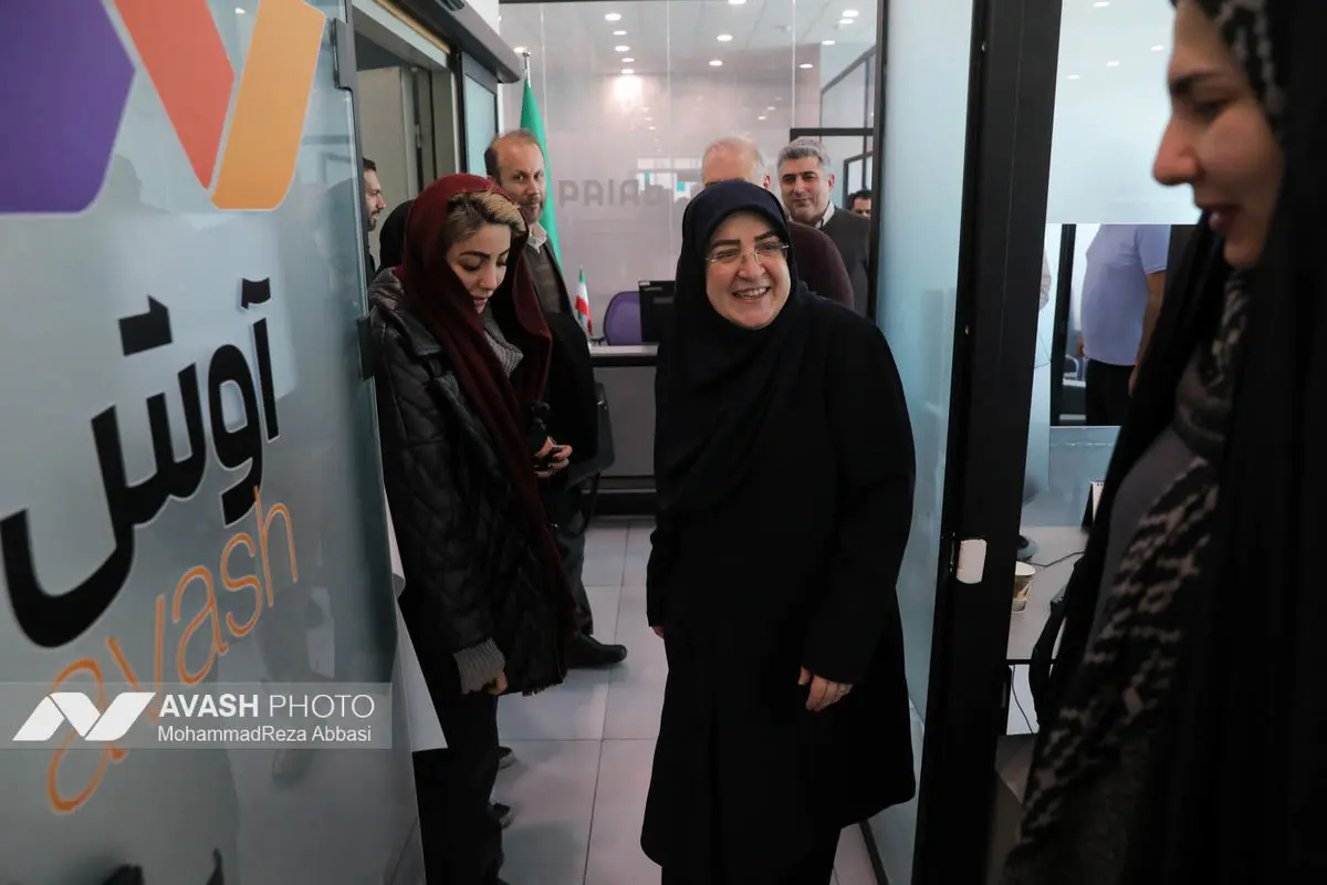 بازدید فاطمه مهاجرانی سخنگوی دولت از تحریریه آوش