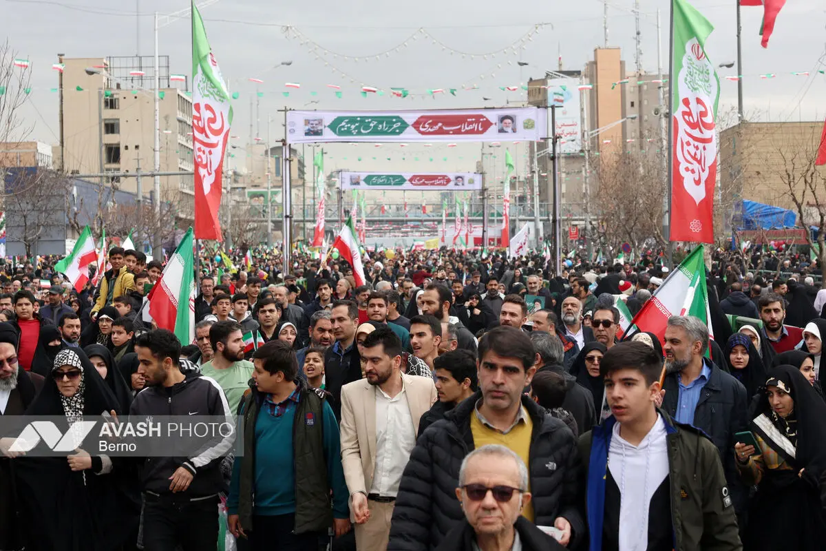 حضور مردم و  مسئولان در راهپیمایی ۲۲ بهمن