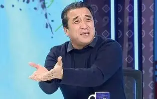 چه کسی پشت خداداد ایستاده است؟