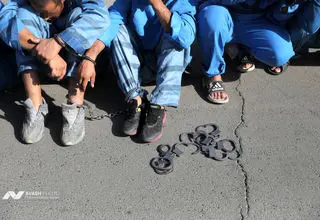 دستگیری اعضای باند ۹ نفرهٔ سارقان و مالخران قطعات و محتویات خودرو +فیلم