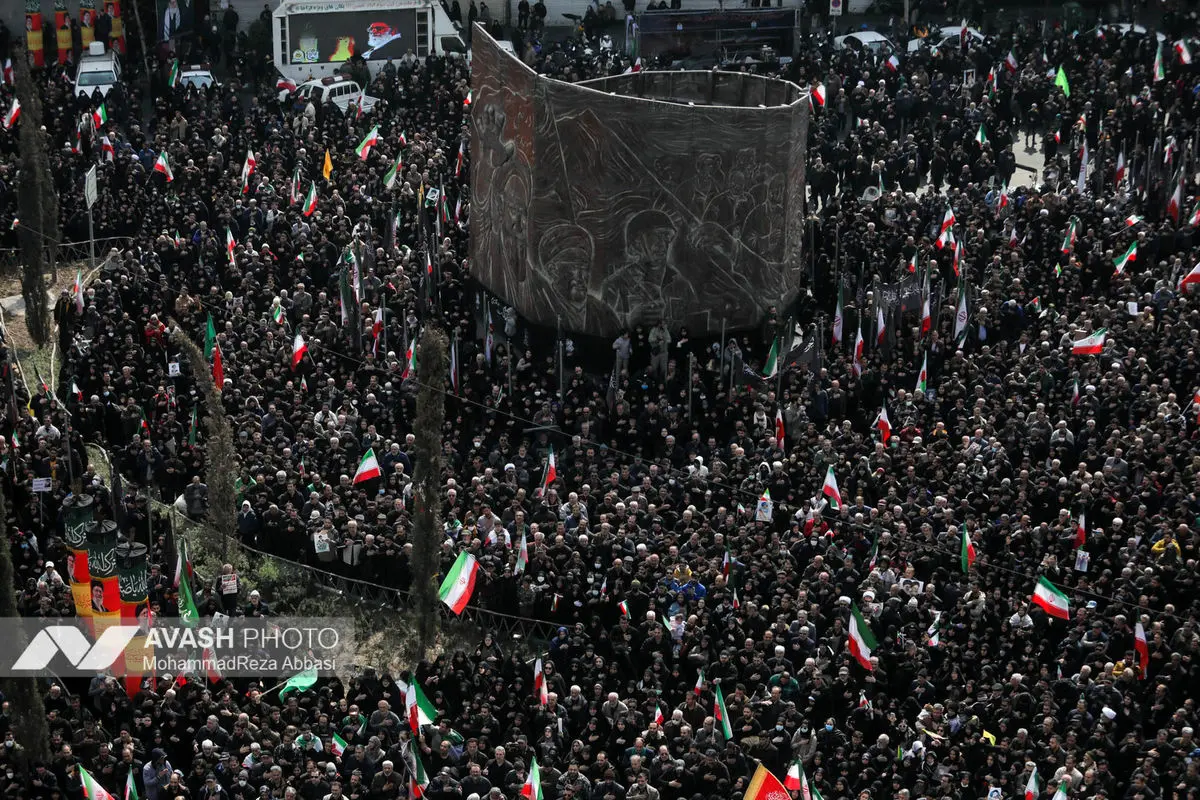 تشییع پیکر ۳۵ شهید جنگ رمضان در تهران -۲