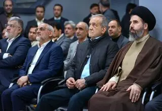 بازدید پزشکیان از شرکت دانش‌ بنیان فناپ در پارک علم و فناوری پردیس