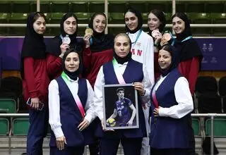ادای احترام دوباره دختران تکواندو به صابر کاظمی