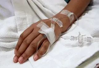 پزشکان تهرانی جان کودک سرطانی را نجات دادند + عکس