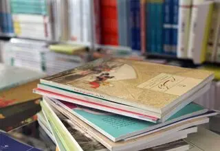 دانش آموزان برای تحویل کتاب درسی به مدارس مراجعه کنند
