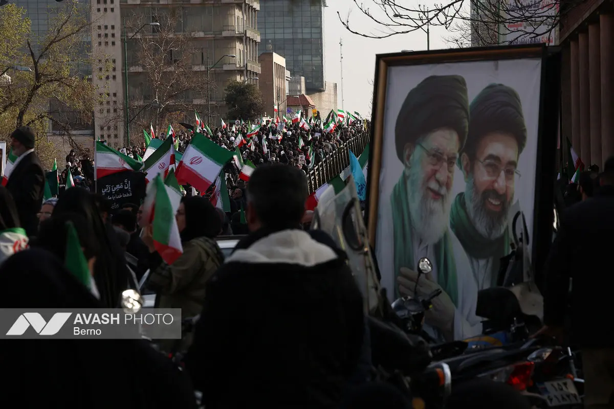 تشییع پیکر ۳۵ شهید جنگ رمضان در تهران