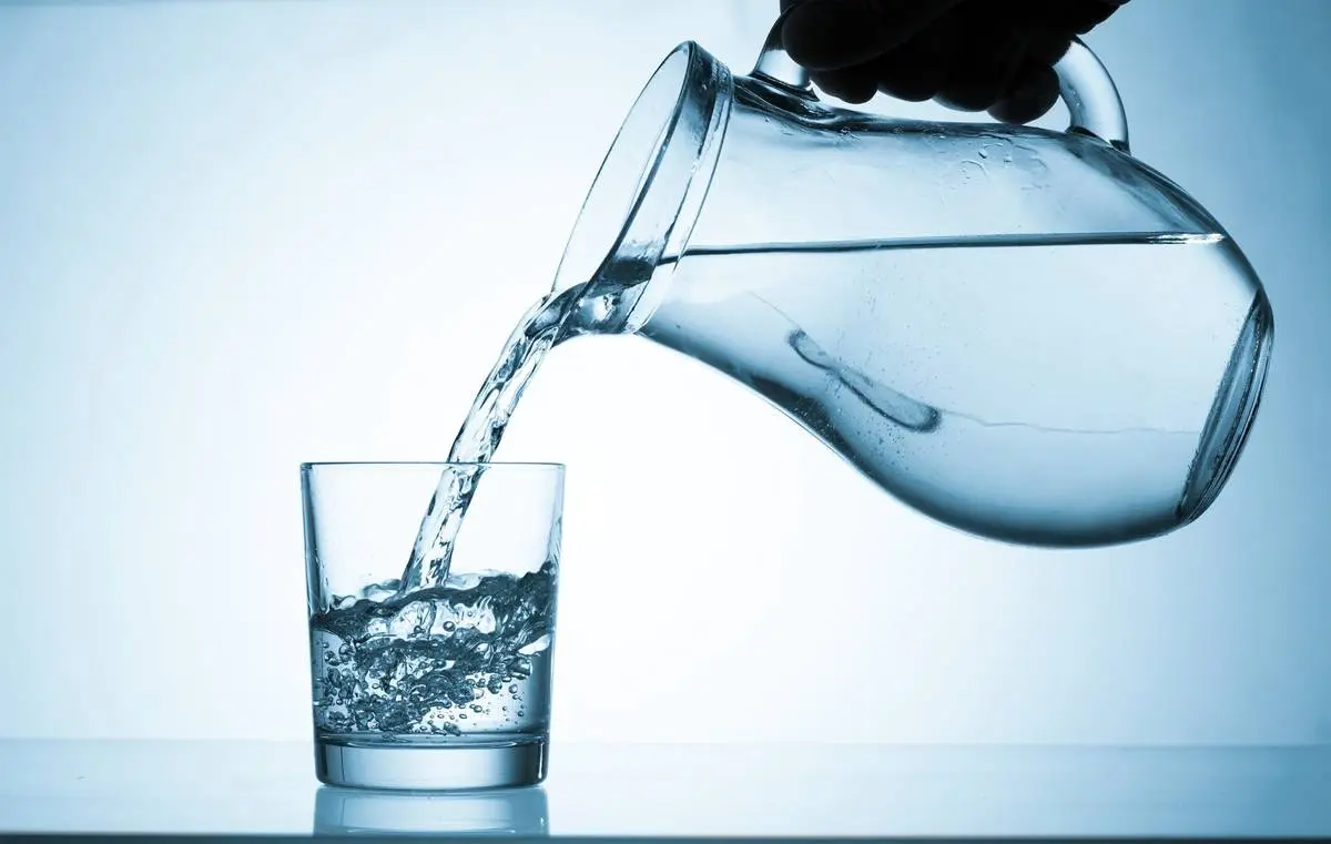فواید آب گرم برای گوارش و پوست
