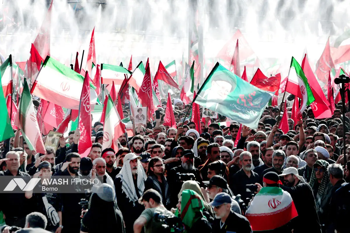 مراسم وداع با رهبر شهید انقلاب و اقامه نماز بر پیکرهای مطهر شهدا - ۲
