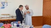 گفت‌وگوی خصوصی عراقچی و وزیر خارجه عمان 