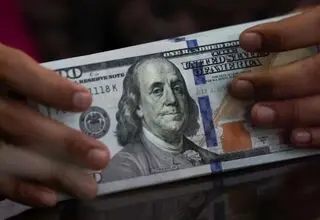 آیا از جذابیت دلار در آینده کاسته می‌شود؟