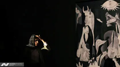 پیکاسو در تهران، در جهان بودن و چیزهای دیگر