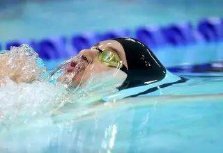 راهیابی هومر عباسی به نیمه‌نهایی ۵۰ متر کرال پشت