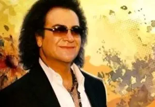  دو بازیگر مشهور تلویزیون با بدل اندی عکس یادگاری گرفتند