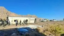 مصدومیت ۴ نفر در واژگونی اتوبوس