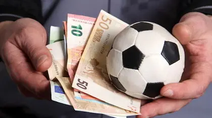 پرونده‌ای که فوتبال پایه را لرزاند/ وقتی ۱۱ بازیکن با لباس حریف وارد زمین شدند!