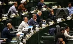 نمک دریاچه خشک شده بختگان به کشاورزی مردم منطقه آسیب زده است 