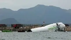 تصادف هواپیما با یک خودرو قربانی گرفت