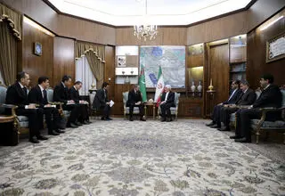 عارف: محدودیتی برای ارتقاء روابط تهران- عشق‌آباد وجود ندارد