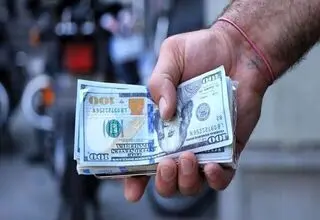 انتشار قیمت یورو و سایر ارزها؛ دلار ۱۳۸ هزار و ۱۸۵ تومان فروخته شد