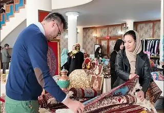 بازارچه دیپلماتیک با حضور همسران سفرای خارجی برگزار شد