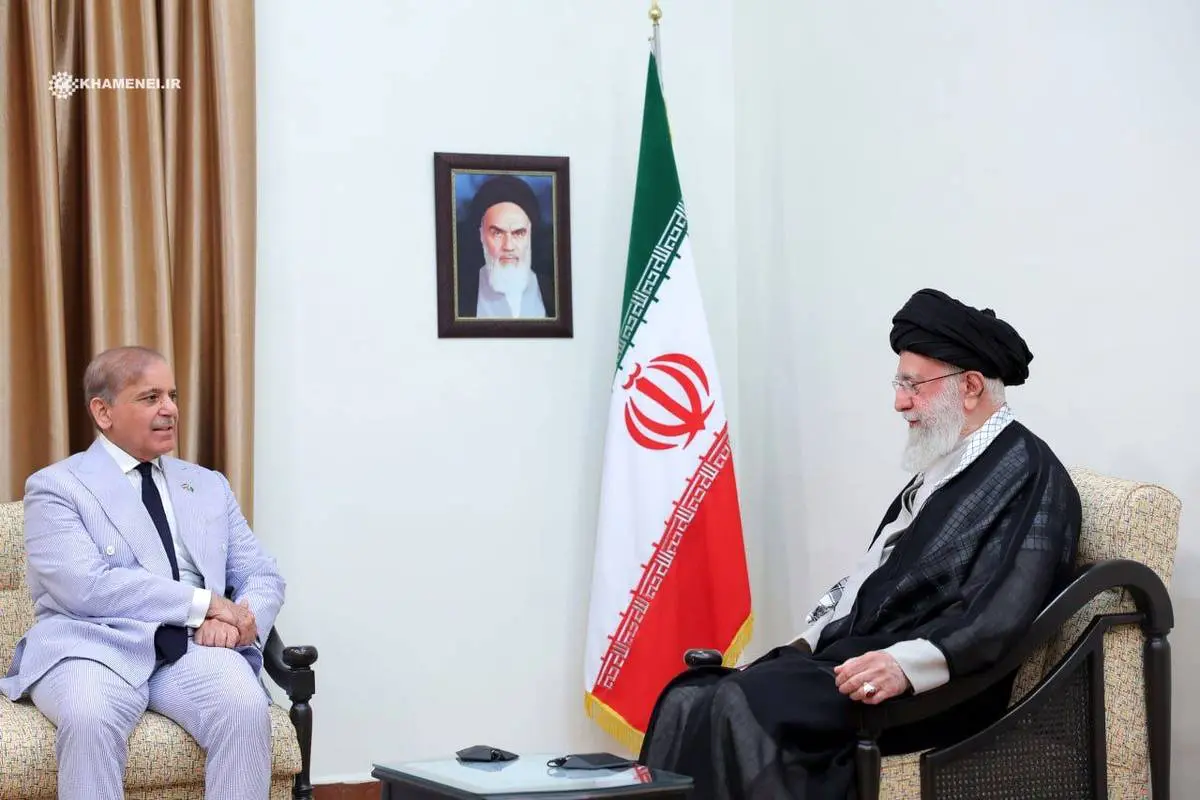 نخست وزیر پاکستان با رهبر انقلاب دیدار کرد