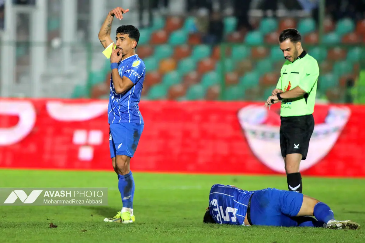 دیدار تیم های فوتبال استقلال تهران و ملوان بندر انزلی