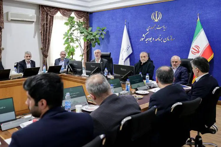 پزشکیان: در مجموعه حاکمیتی هزینههای بسیاری میشود، بدون آنکه گرهای از مشکلات مردم را حل شود