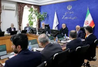 پزشکیان: در مجموعه حاکمیتی هزینه‌های بسیاری می‌شود، بدون آنکه گره‌ای از مشکلات مردم را حل شود 