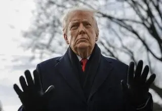 اولین‌بار چه کسی «بمباران برای بازگشت به عصر حجر» را مطرح کرد؟