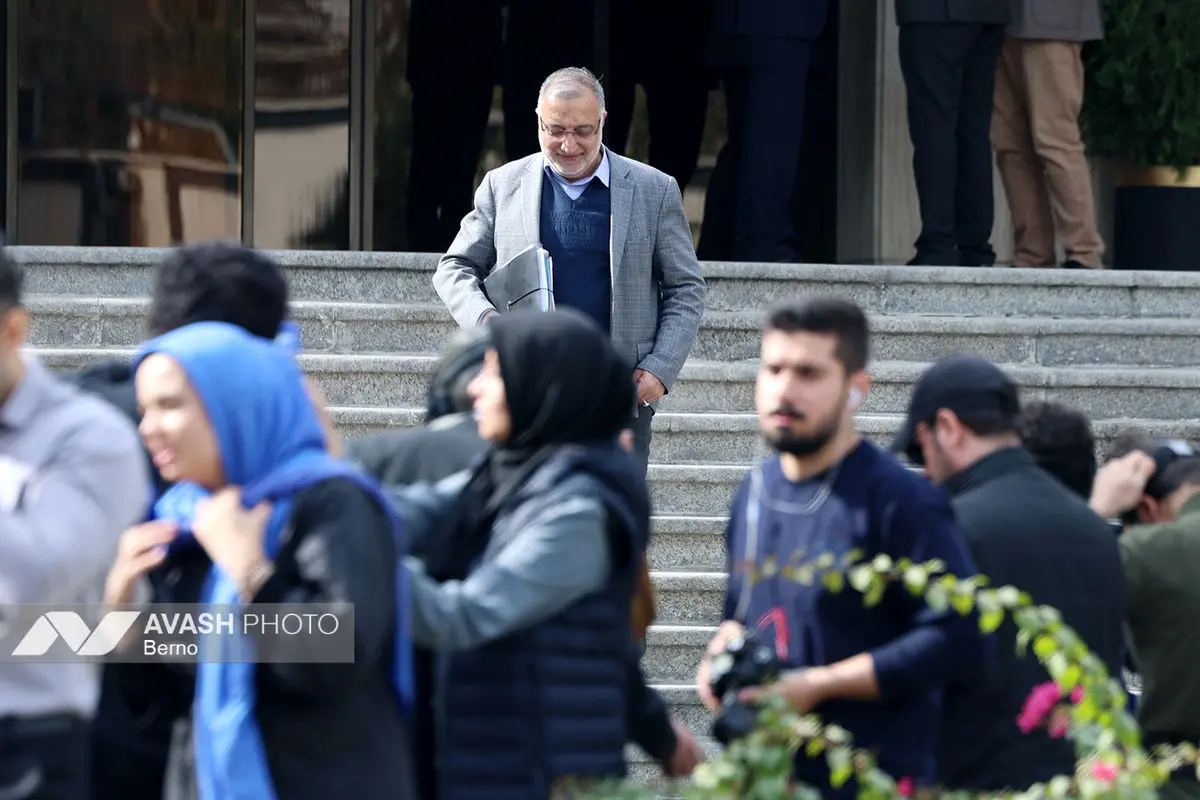 اعضای هیأت دولت در جمع خبرنگاران