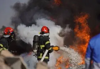 مهار آتش‌سوزی ترانس برق در میدان ۱۷ شهریور بابل