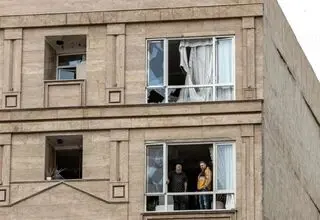 ادامه حملات موشکی سنگین به تهران/ حمله به ساختمان مجلس خبرگان در قم + عکس و فیلم