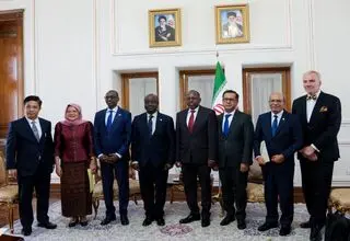 تسلیم رونوشت استوارنامه سفرای ۹ کشور به وزیر خارجه ایران