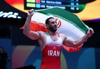 ​آذرپیرا سومین طلای کشتی آزاد را دشت کرد