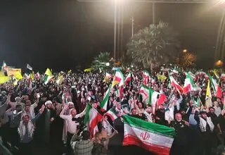 مردم تهران در میدان فلسطین تجمع کردند 
