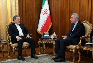عراقچی با سرکنسول جدید ایران در هنگ‌کنگ دیدار کرد