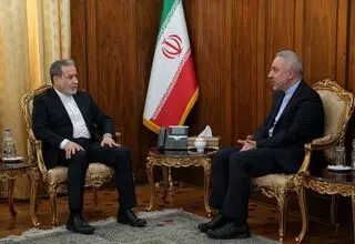 عراقچی با سرکنسول جدید ایران در هنگ‌کنگ دیدار کرد
