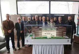 ساخت ساختمان فدراسیون فوتبال با 2 کارگر!