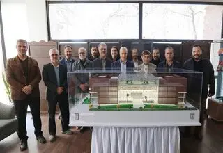 ساخت ساختمان فدراسیون فوتبال با 2 کارگر!