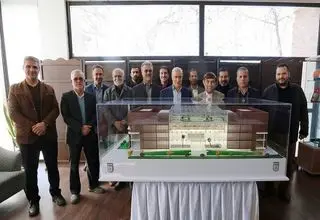 ساخت ساختمان فدراسیون فوتبال با 2 کارگر!