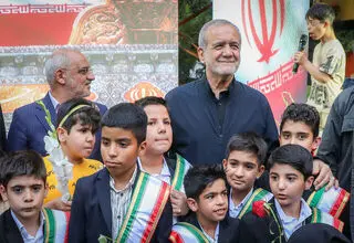 حضور پزشکیان در آیین گرامیداشت یاد شهدای خردسال تجاوز رژیم صهیونیستی
