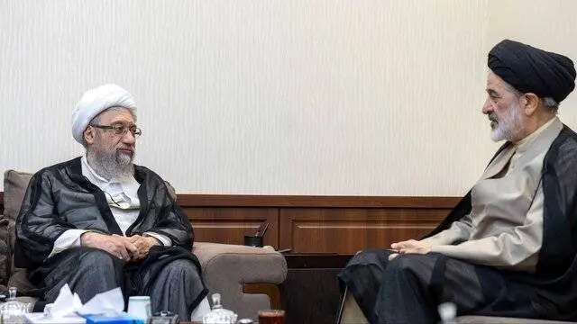 آملی لاریجانی: تعامل دولت و حوزه باید ساختاری و فرادولتی باشد