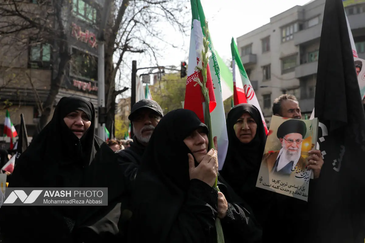 تشییع پیکر ۳۵ شهید جنگ رمضان در تهران -۲