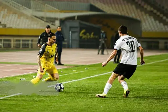 تساوی سپاهان و الحسین در نیمه نخست