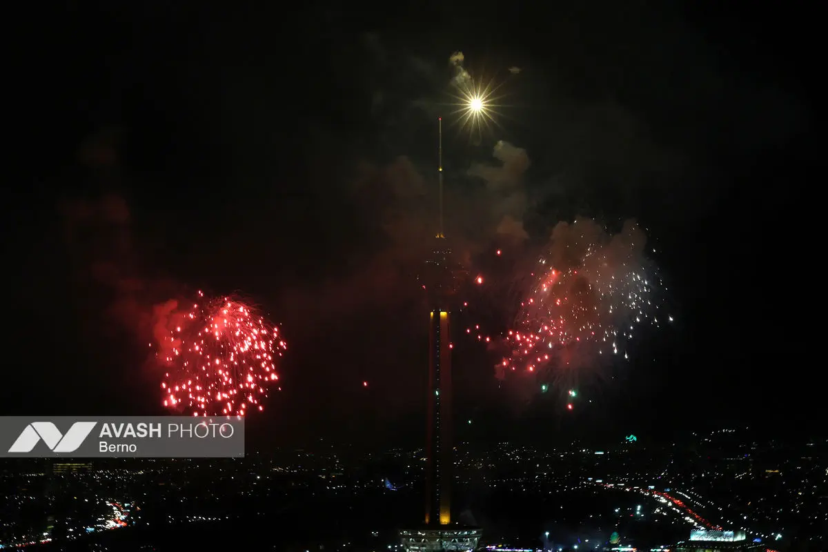 نور افشانی در شب سالگرد پیروزی انقلاب اسلامی