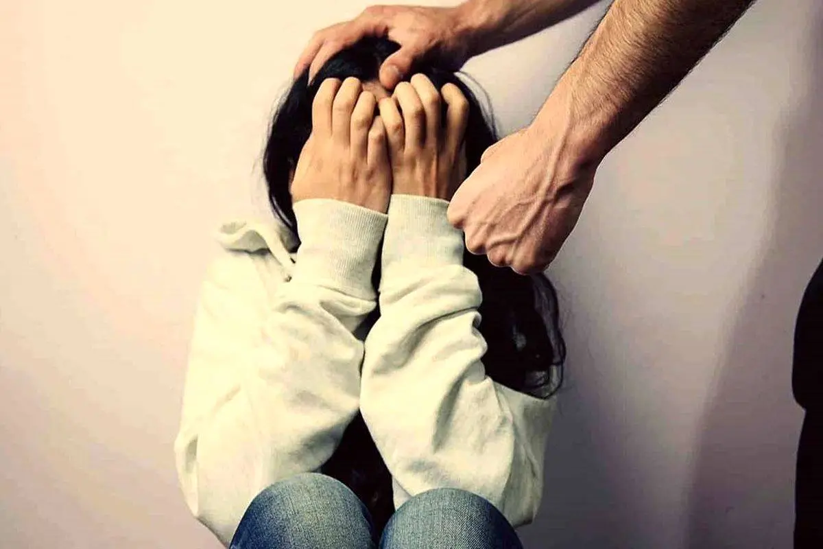 کتک زدن وحشتناک یک کودک توسط اراذل و اوباش +فیلم